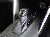 電動パーキングブレーキ・ブレーキホールドを装備してます。ホールド機能は信号待ちが多い一般道で疲労軽減になり、大好評です!