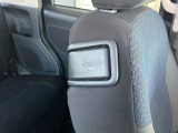 運転席からでも助手席シートを倒すことができます。