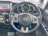 【純正革巻きステアリング】上質な革を使用することで、手にしっかり馴染みとても運転しやすいハンドルです♪
