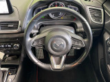 【純正革巻きステアリング】上質な革を使用することで、手にしっかり馴染みとても運転しやすいハンドルです♪