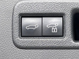 【パワーバックドア】スマートキーや運転席のボタンを押すだけでリアゲートが自動で開閉します!荷物を持っている時や、高い位置にあるバックドアを閉める際に便利な機能です♪