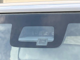 【スズキ セーフティサポート】走行中に前方の車両等を認識し、衝突しそうな時は警報とブレーキで衝突回避と被害軽減をアシスト。より安全にドライブをお楽しみいただけます。