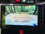 【バックカメラ】駐車時に後方がリアルタイム映像で確認できます。大型商業施設や立体駐車場での駐車時や、夜間のバック時に大活躍!運転スキルに関わらず、今や必須となった装備のひとつです!