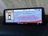 【360&deg;ビュー・モニター】前後左右4つのカメラ映像をさまざまな走行状況に応じて切り替えてセンターディスプレイに表示することで、駐車時や狭い道でのすれ違い時、見通しの悪い交差点進入時でも安心感を高めます。