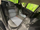 コンパクトカーですが、セカンドシートは十分な広さがあり快適にお乗りいただけます♪シートを倒して大きな荷物を積んだりと、用途の幅が広い1台です。