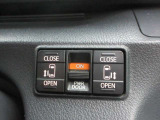 運転席からもスイッチ1つでリヤドアを開閉する事ができます。
