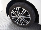 かっこいいホイールですね。 車のイメージを大きく左右するホイール部分はコダワリを持ちたいですね。
