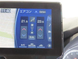 左右独立温度コントロールフルオートエアコンです。運転席、助手席それぞれで独立して温度設定ができます。冷え性の方が乗っても安心ですね♪