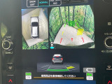 【マルチテレインモニター】車のフロントやサイドのカメラ画像を同時にモニター表示することで、悪路や狭い道を走行時でも周囲の状況確認ができ安心!本格SUVにうれしい装備です♪