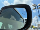 ブラインドスポットモニターです。ドアミラーでは確認しにくい斜め後方から接近する車を検知してくれます。