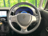 インテリアに合わせたデザインのステアリングは、運転される方のことも考え、運転しやすい形状、大きさです。是非一度、実際に触ってお確かめください。