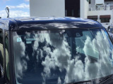 障害物を感知して、衝突の可能性がある場合、運転者へ警告音を発したり、衝突の可能性が高い場合、ブレーキの補助操作を行い、減速して衝突被害を軽減するシステムです。