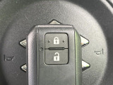 【キーレス】少し離れた場所からでもボタン一つでドアの開錠・施錠ができるのでとっても便利!ドアの鍵穴周りに傷をつけることもありません♪