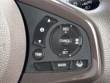 【レーダークルーズコントロール】前方の車両に合わせて加減速を自動制御するレーダークルーズコントロール。渋滞や高速道路での運転負担を軽減し、快適なドライブを提供します。