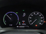 運転時の視界周辺の見やすい位置にメーターをレイアウト。視線の流れを断ち切らない、ストレスフリーで美しい運転動作を可能にします。またマルチインフォメーションディスプレイで、様々な情報が確認できます。