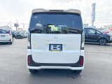 リアの印象が一目で分かる正面カット。テールランプやバンパー周りの状態、後方の雰囲気をチェック。