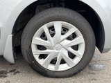 【純正ホイール】純正設計ならではの美しいデザインと精密な仕上げで、車両全体のスタイリングを引き立てます。