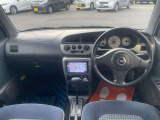 運転廻りの画像です!操作スイッチ類もキレイな状態です。専門スタッフが内外装を清掃・きめ細かい箇所までクリーニングしています。
