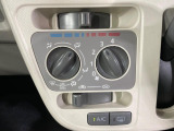 寒い冬も暑い夏も全席に快適な空調を届けてくれる、ダイヤル式エアコンを装備♪