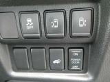 【両側オートスライドドア】スイッチひとつでオープン&クローズ♪雨の日や沢山荷物を持っている時に大活躍!もちろん普段使いも◎バックドアも自動ドアが付いておりますので、女性の方でも便利です。