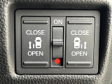 【両側パワースライドドア】スマートキーや運転席のスイッチで後席両側スライドドアの開閉が可能♪電動だから力を入れてドアを開ける必要が無く、小さなお子様でも簡単に開け閉めでき快適です♪