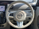 インテリアに合わせたデザインのステアリングは、運転される方のことも考え、運転しやすい形状、大きさです。是非一度、実際に触ってお確かめください。