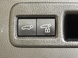 【パワーバックドア】スマートキーや運転席のボタンを押すだけでリアゲートが自動で開閉します!荷物を持っている時や、高い位置にあるバックドアを閉める際に便利な機能です♪
