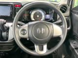 インテリアに合わせたデザインのステアリングは、運転される方のことも考え、運転しやすい形状、大きさです。是非一度、実際に触ってお確かめください。