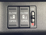 【両側パワースライドドア】スマートキーや運転席のスイッチで後席両側スライドドアの開閉が可能♪電動だから力を入れてドアを開ける必要が無く、小さなお子様でも簡単に開け閉めでき快適です♪