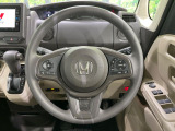インテリアに合わせたデザインのステアリングは、運転される方のことも考え、運転しやすい形状、大きさです。是非一度、実際に触ってお確かめください。