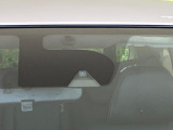 【エマージェンシーブレーキ】走行中に前方の車両等を認識し、衝突しそうな時は警報とブレーキで衝突回避と被害軽減をアシスト。より安全にドライブをお楽しみいただけます。