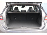 車体構造の見直しや、新型パワーリヤゲートの採用により、荷室幅および荷室開口部を拡大。サイズの大きな荷物の出し入れがしやすくなっております。