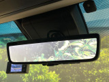 【デジタルインナーミラー】後席の大きな荷物や同乗者で後方が確認しづらい時でも安心!カメラが撮影した車両後方の映像をルームミラー内に表示。クリアな視界で状況の確認が可能です!