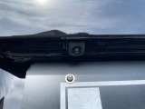【バックカメラ】後退時に車両後方の映像をモニターに映す機能。目視できない死角を確認でき、衝突事故を防ぎます。駐車が苦手な方だけでなく全てのドライバーに必須の安全装備です。