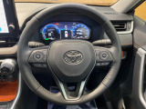 【純正革巻きステアリング】上質な革を使用することで、手にしっかり馴染みとても運転しやすいハンドルです♪