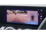 【360度カメラシステム】リバースと連動し、車両後方の映像をディスプレィに表示歪みの少ないカメラにより鮮明な画像で後退の運転操作をサポートします。