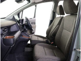 高いホールド性で運転姿勢が安定します。長距離ドライブでも疲れにくいのが魅力です。快適なドライビングライフをお送りください♪