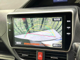 【バックカメラ】駐車時に後方がリアルタイム映像で確認できます。大型商業施設や立体駐車場での駐車時や、夜間のバック時に大活躍!運転スキルに関わらず、今や必須となった装備のひとつです!