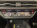 運転席と助手席にはシートヒーターが付いています☆寒い時期に腰周りを温めてくれるので体全体が温まりやすいのは勿論、暖房と違い顔に風が当たらないので、乾燥肌やドライアイの方でも大丈夫☆