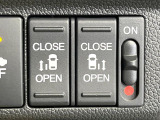 【両側パワースライドドア】スマートキーや運転席のスイッチで後席両側スライドドアの開閉が可能♪電動だから力を入れてドアを開ける必要が無く、小さなお子様でも簡単に開け閉めでき快適です♪