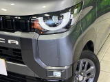 【LEDヘッドライト】悪天候や夜間走行時も良好な視界を確保し安心して運転できる高輝度LEDヘッドライトを装備!点灯速度が早く、消費電力も抑えられています。