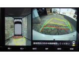 パノラミックビューモニター付きです。車両を上から見たような映像をディスプレイオーディオ画面に表示。運転席からの目視だけでは見にくい、車両周辺の状況をリアルタイムでしっかり確認できます。