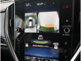リヤビューカメラで車庫入れも安心。ステアリングと連動しガイド線が動くので、車両感覚をつかみやすくなっています。