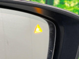 【リヤクロストラフィックアラート(RCTA)】駐車スペースから出る時に後方を横切ろうと接近してくる車両を検知しお知らせします。ショッピングモールなど大型商業施設の混雑した駐車場でも安心ですね♪