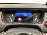 デジタル表示のスピードメーターとタコメーター、燃費やオドメーターなどの表示の他に、ホンダセンシング機能などの表示もできる多機能なマルチインフォメーション・ディスプレイです。