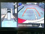 アラウンドビューモニター。上空から見下ろしている様な映像を映し出し車庫入れもスイスイ!