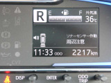 障害物に接近すると音とメーター内の表示で知らせてくれるコーナーセンサー付きです。