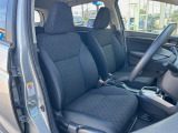 運転席まわりには十分なスペースがあり、大柄な方でもゆったり運転していただける環境です。