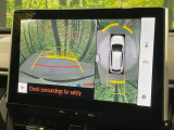【パノラミックビューモニター】専用のカメラにより、上から見下ろしたような視点で360度クルマの周囲を確認することができます☆死角部分も確認しやすく、狭い場所での切り返しや駐車もスムーズに行えます。