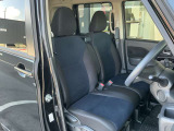 運転席もゆったりとお座り頂けます。